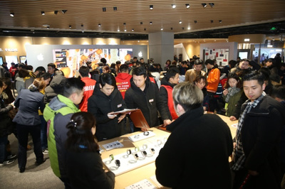 智能电子产品备受青睐，苏宁易购门店春节前夕销售激增超200%
